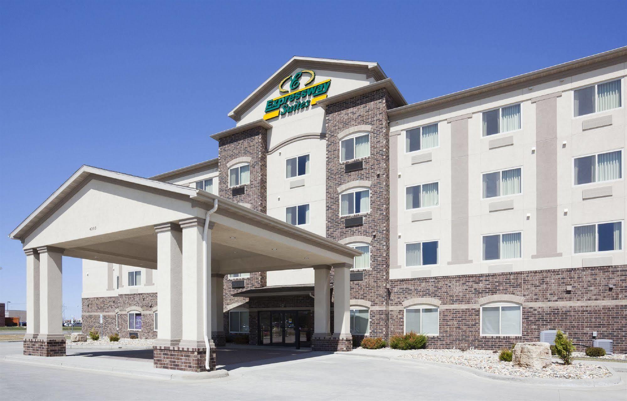 Expressway Suites Fargo Eksteriør bilde