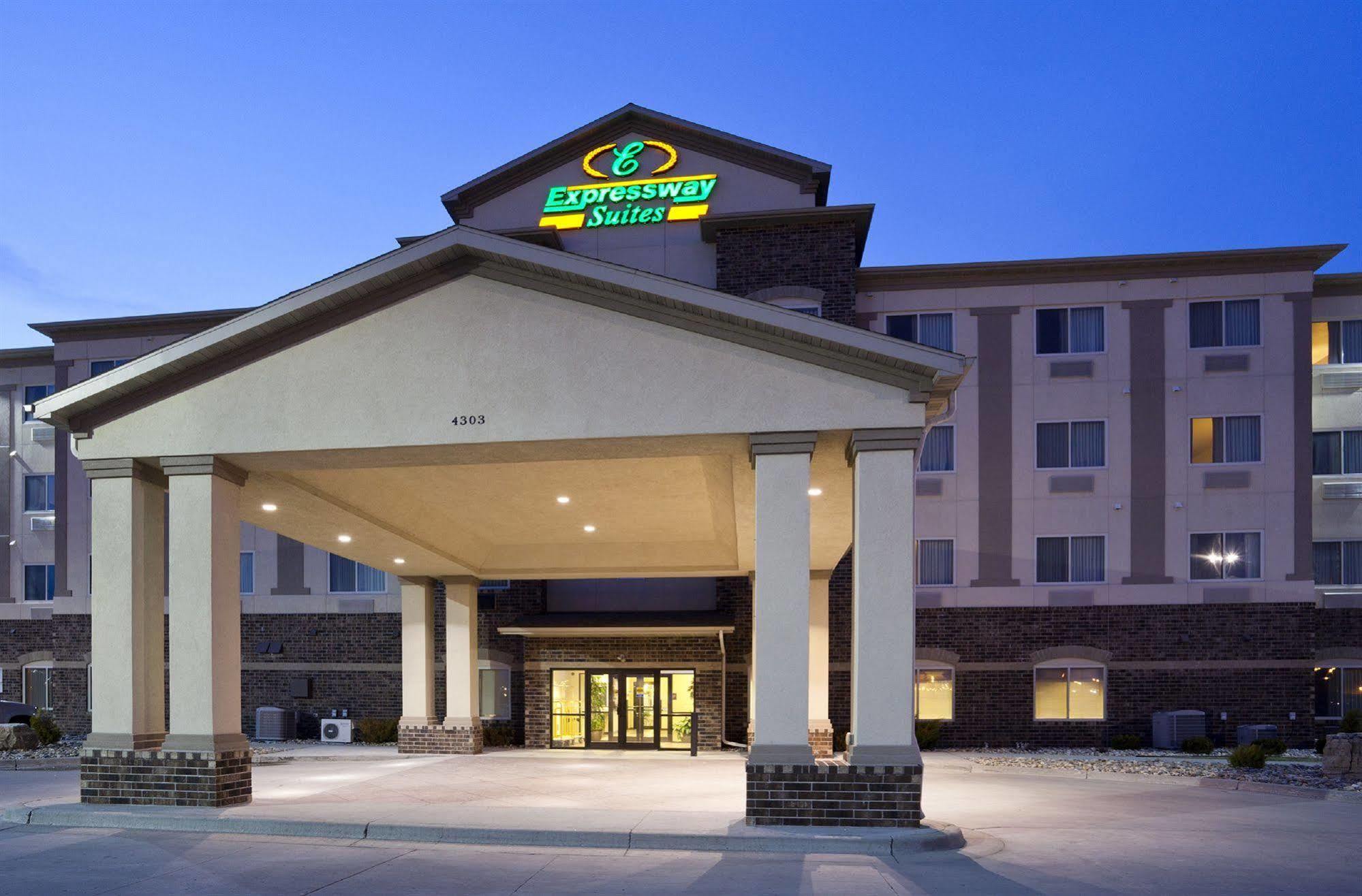 Expressway Suites Fargo Eksteriør bilde